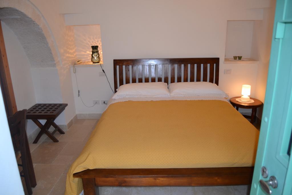 تْشيستيرنِنو B&B Corte Del Camedrio الغرفة الصورة